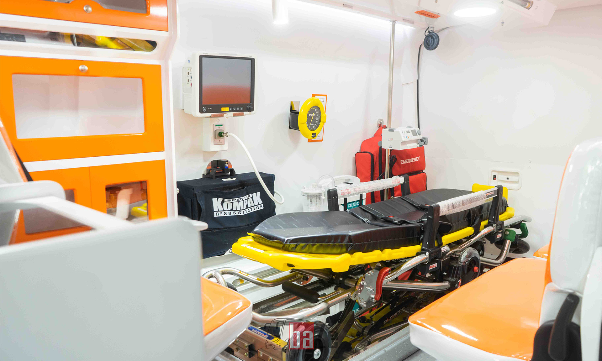Toyota Hiace Premio Ambulance VVIP